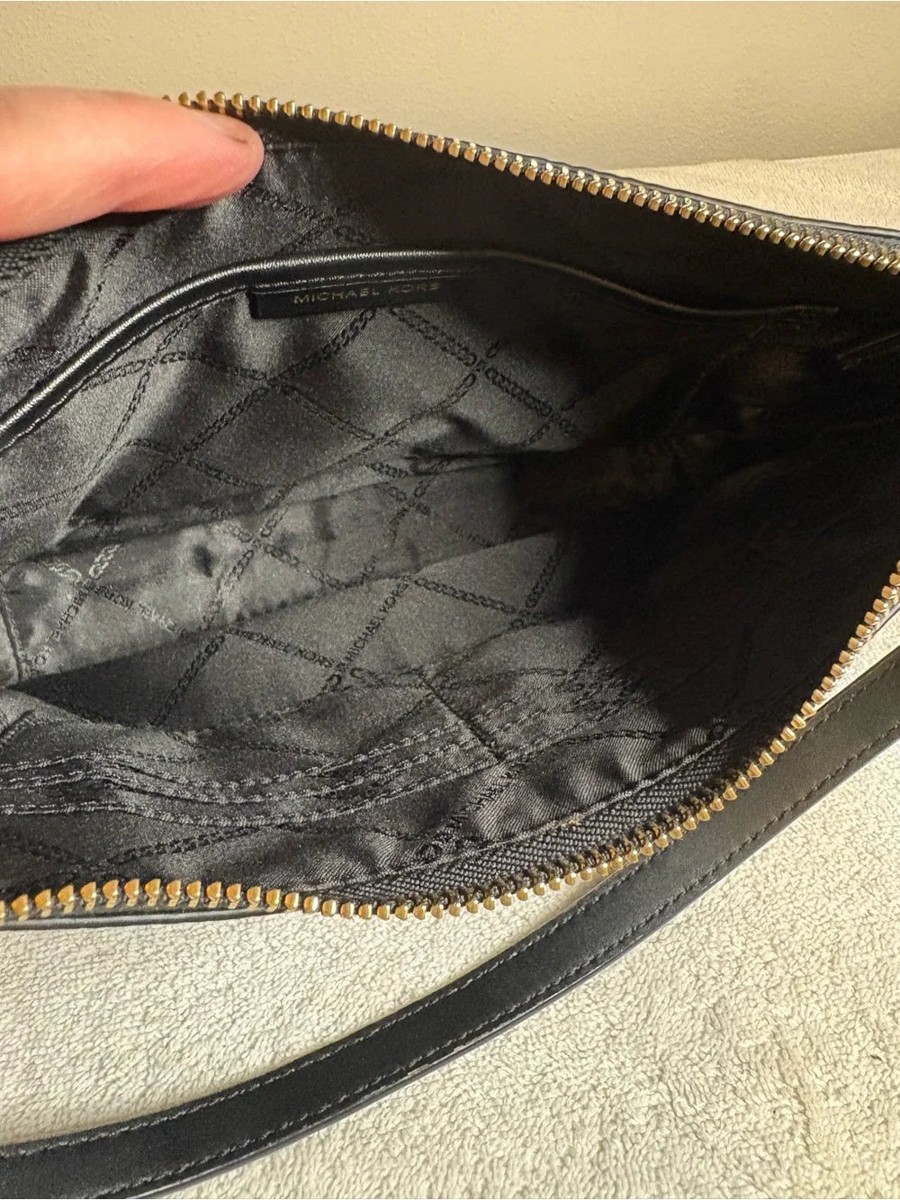 Michael Kors Jet Set Charm Medium Top Zip Pochette Black Pebbled Leather Bag